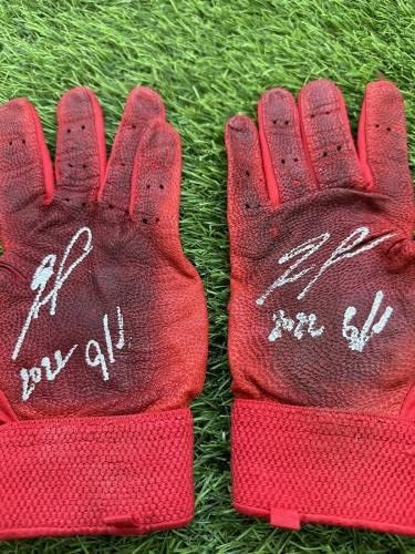 Роналд Acuna - младши . Използваните Ръкавици за отбивания игри Atlanta Braves Red 2022 USA SM Auth - Използваните ръкавици