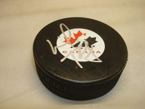 Липи Raff Подписа Хокей шайба на националния отбор на Канада с Автограф 1А - Autograph NHL Pucks